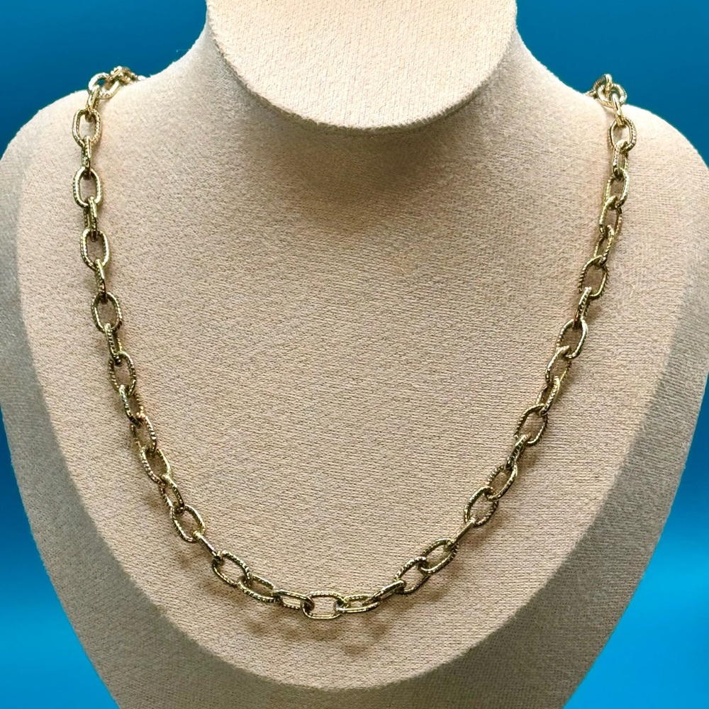 Elegant Gold Chain Necklace
